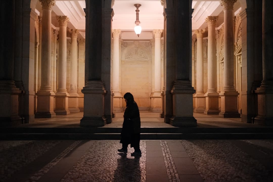 蒋奇明张艺凡七夕爱情电影《7天》发布片尾曲《至少还有你》MV